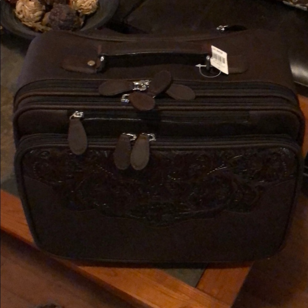 NWT rolling overnight bag in all leather